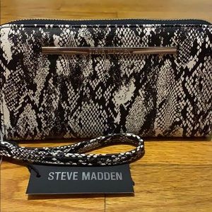 Steve Madden clutch/wristlet